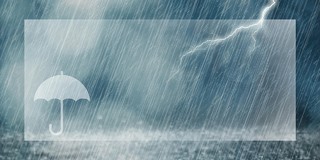 蓝色场景下雨雨伞对话框闪电防台防汛展板背景台风暴雨防汛